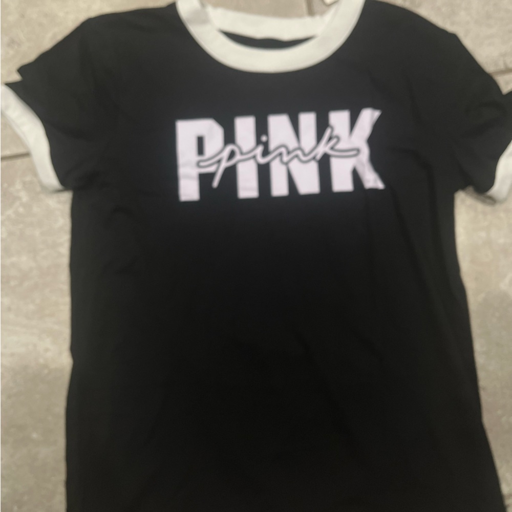 black and white tee from Victoria secrets. Smoke free home.
